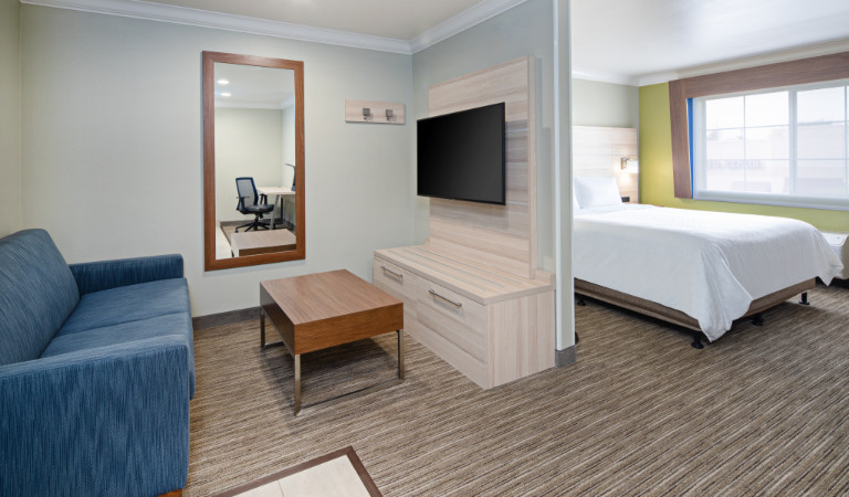 Holiday Inn Express Watsonville CA rooms and suites